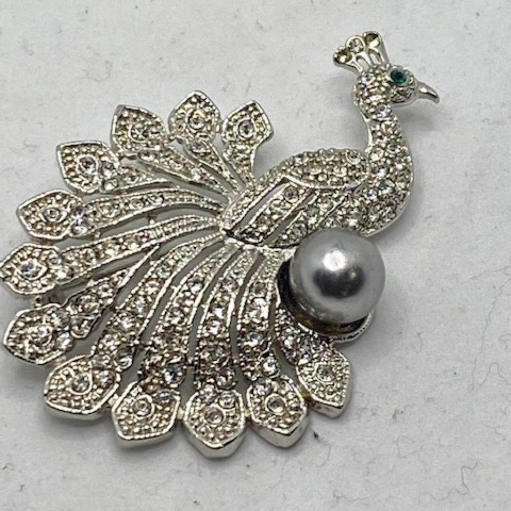 Vintage Rhinestone Silver Peacock Brooch